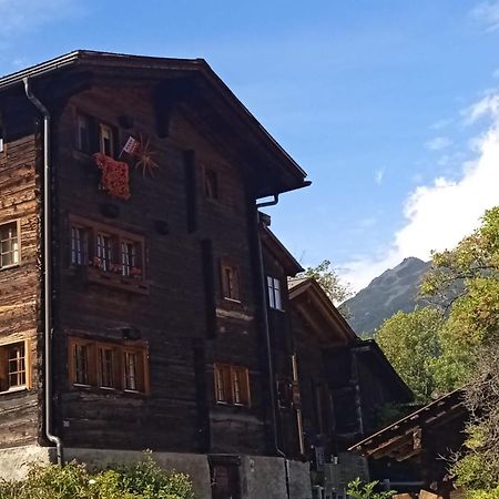 Heimeliges Walliserhaus Fiesch Exterior foto